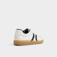 Chicsneaker2